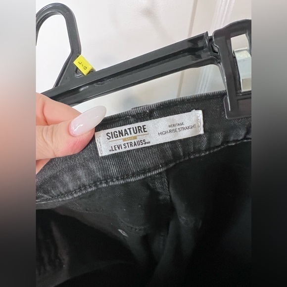 Levi’s | Signature Heritage High Rise Straight Jeans |  Size 22 [67] - Picture 6 of 9